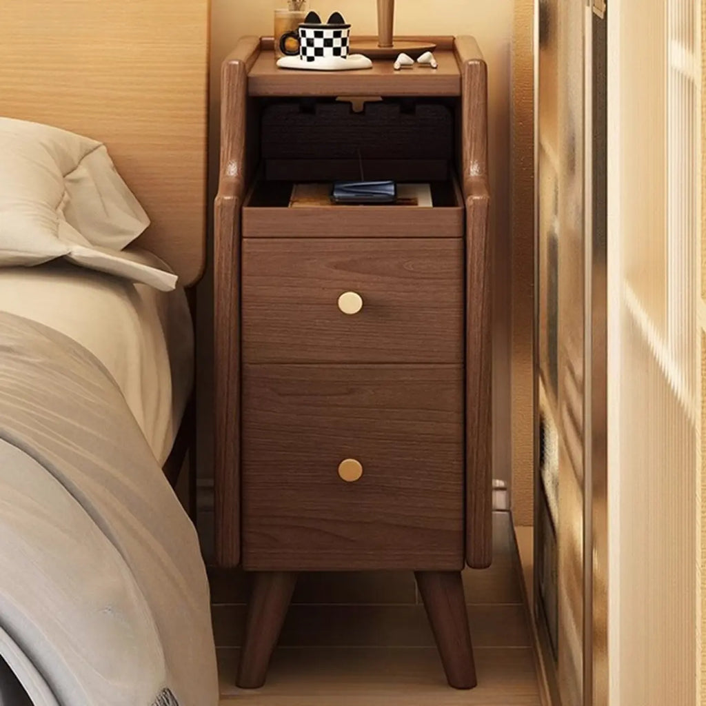 Smalle witte houten nachtkastje met 2 planken