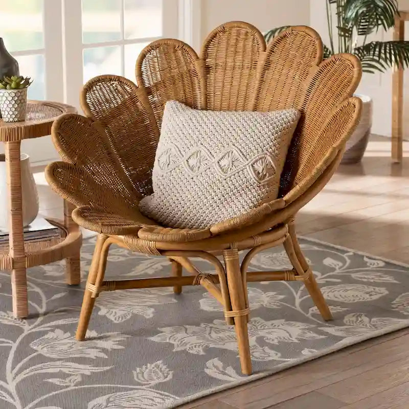 Blossom Akzentstuhl in Blumenform aus honigfarbenem Rattan im Boho-Stil