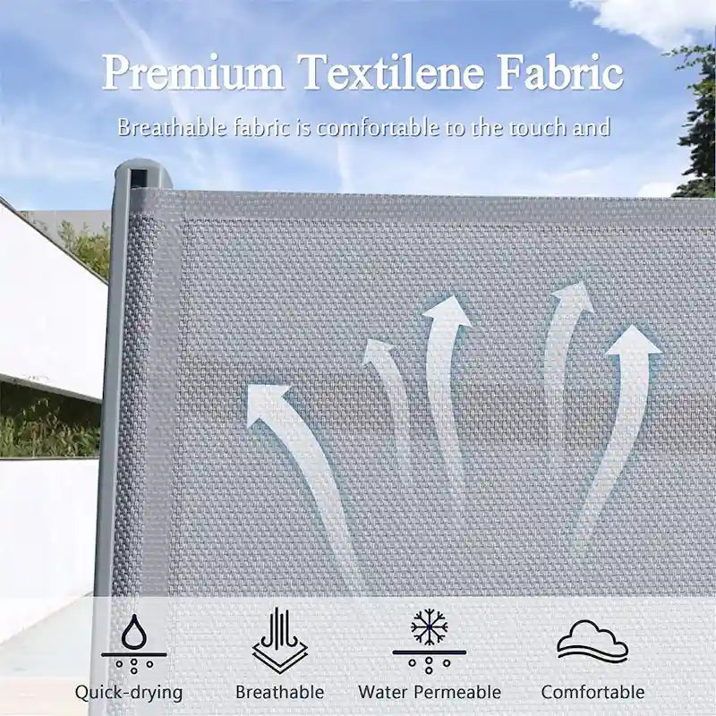 Zwei Outdoor-Liegestühle mit 1 Tisch