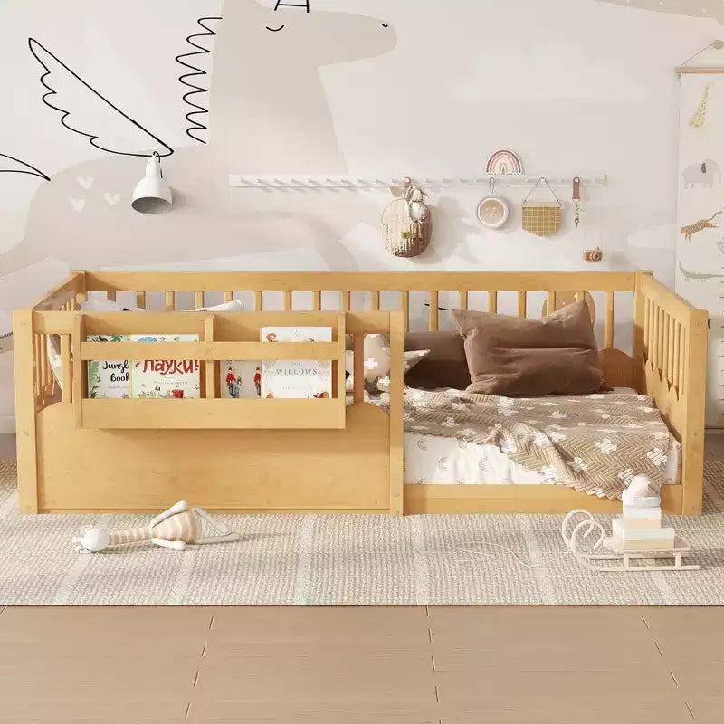 Bellemave-Kinderbodenbett mit erhöhtem Rausfallschutz und Bücherregal, hölzernes Montessori-Einzelbettgestell für Mädchen und Jungen