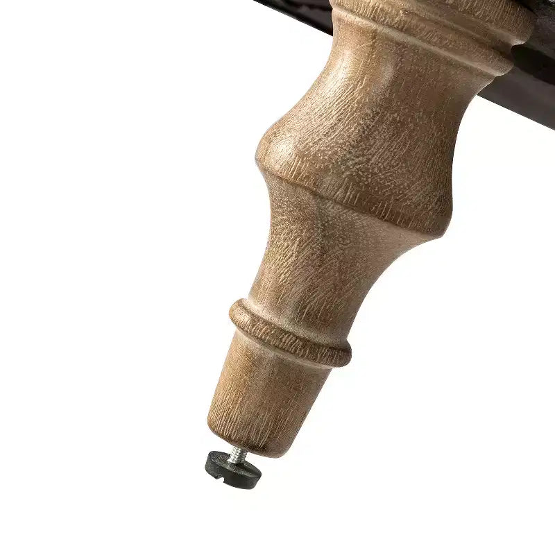 Poltrona in legno imbottita con motivo floreale, braccioli a pannello e schienale a dorso di cammello