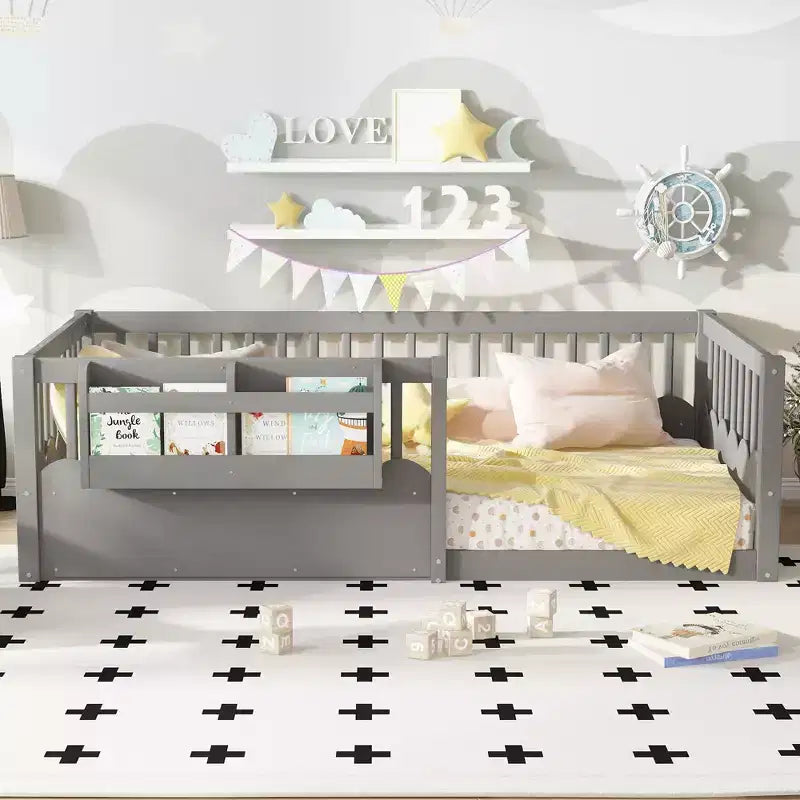 Bellemave-Kinderbodenbett mit erhöhtem Rausfallschutz und Bücherregal, hölzernes Montessori-Einzelbettgestell für Mädchen und Jungen