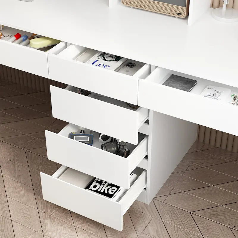 Bureau moderne spacieux blanc pour deux personnes, pour le jeu et le travail