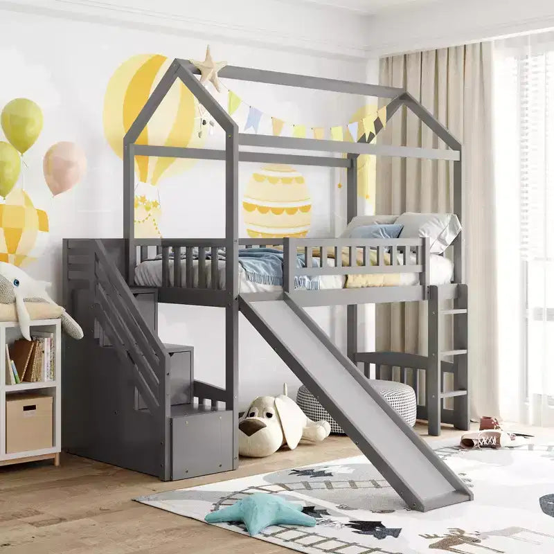 Halfhoogslaper in de vorm van een huis met glijbaan en trap, met opbergladen, houten hutbed voor kinderen en peuters