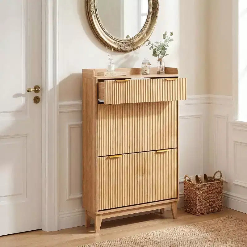 Meuble à chaussures étroit cannelé pour entrée  Organiseur moderne et étroit pour couloir avec 2 portes, étagères réglables, solution de rangement compacte pour la maison