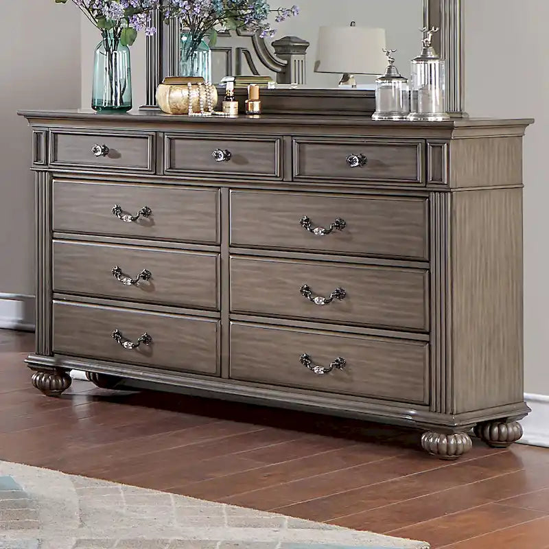 Vame set tradizionale da 2 pezzi con cassettiera a 9 cassetti e specchio, di Furniture of America