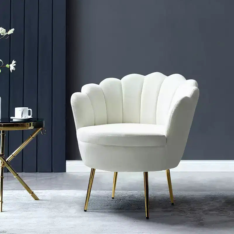 Fauteuil tonneau confortable avec pieds en métal doré, fauteuil d’appoint pour le salon