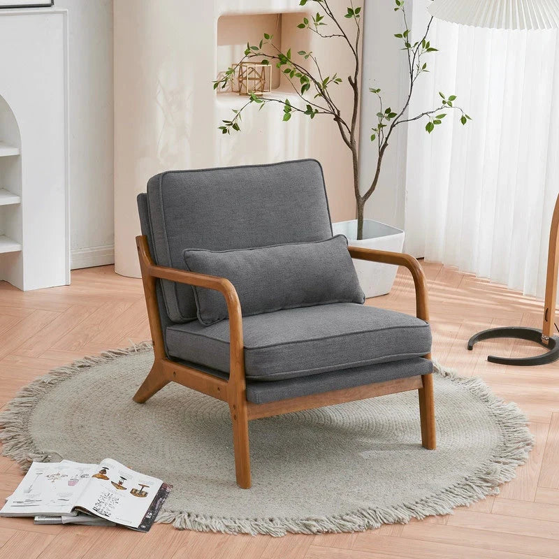 Gestoffeerde accentstoel in midcenturymoderne stijl