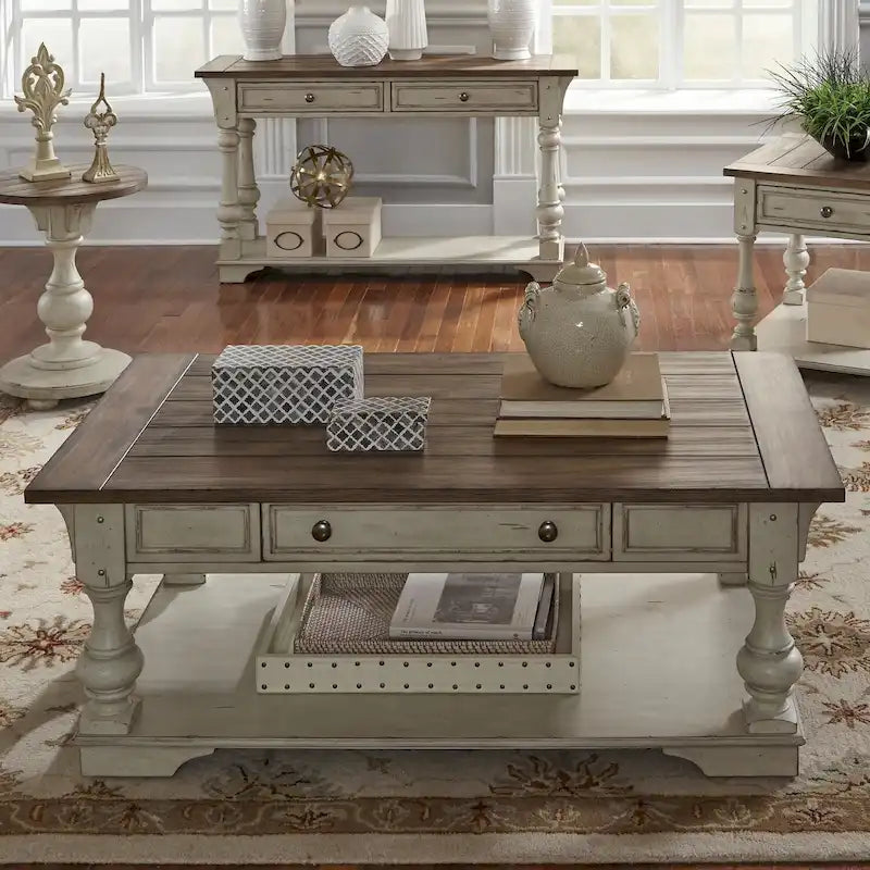 Table basse cocktail Morgan Creek blanc antique, accents brossés à fil ouvert couleur tabac