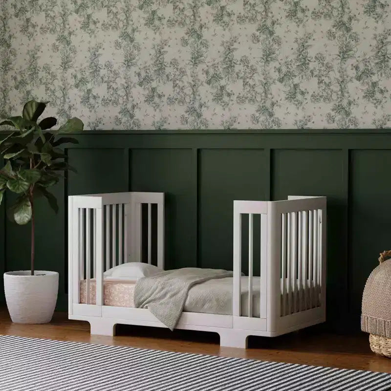 Lit bébé convertible Babyletto Yuzu 8-en-1 avec kits de conversion pour toutes les étapes