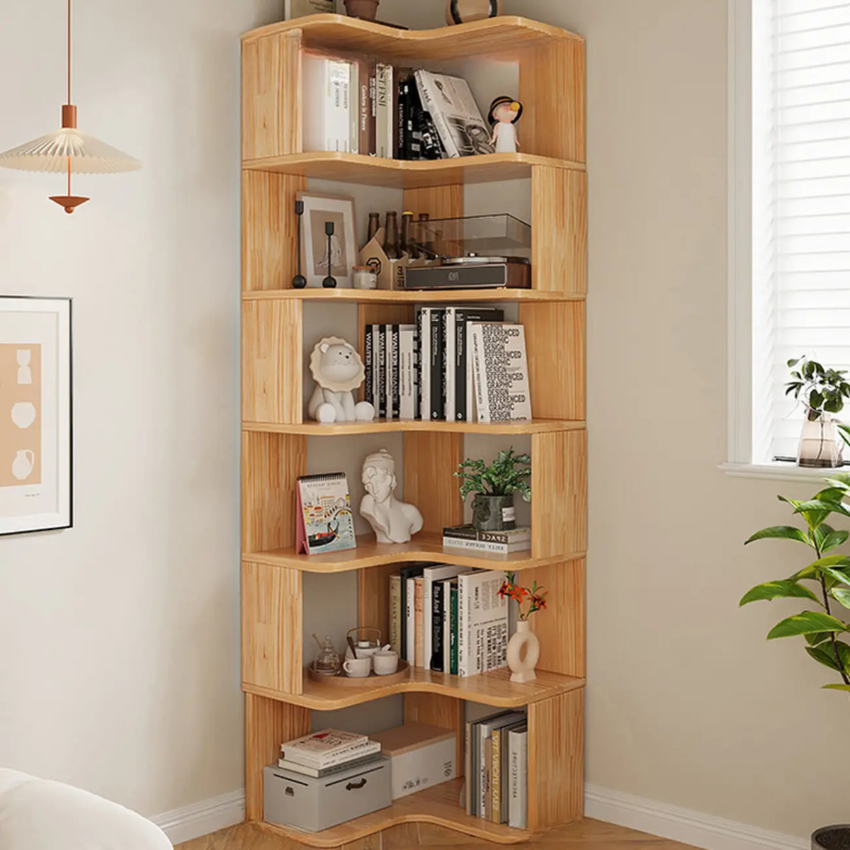 Bücherregal aus vertikalem Holz in L-Form mit offener Rückseite und natürlicher Oberfläche