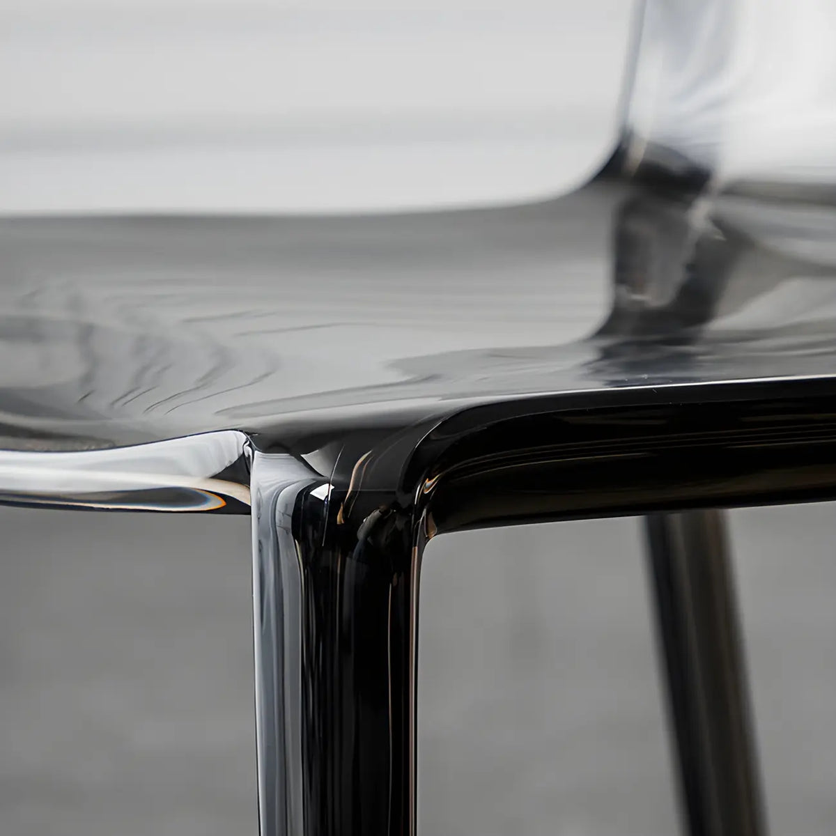 Chaise de salle à manger ambre en acrylique, sans accoudoirs et à dossier bas