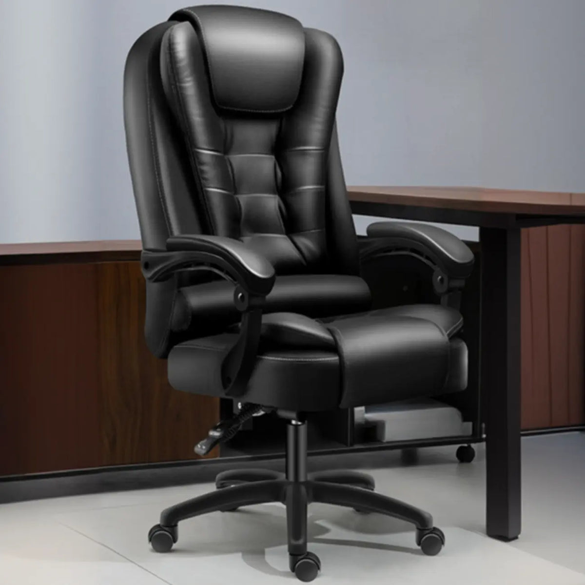 Fauteuil de bureau pivotant ergonomique en cuir noir avec repose-pieds