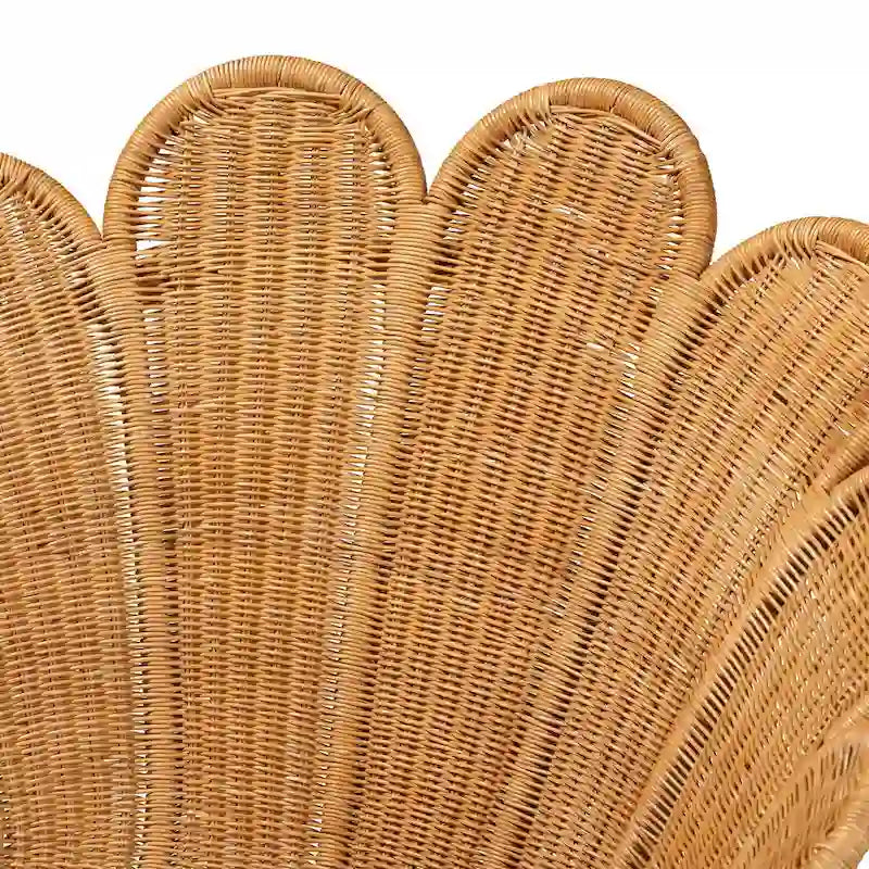 Blossom Akzentstuhl in Blumenform aus honigfarbenem Rattan im Boho-Stil