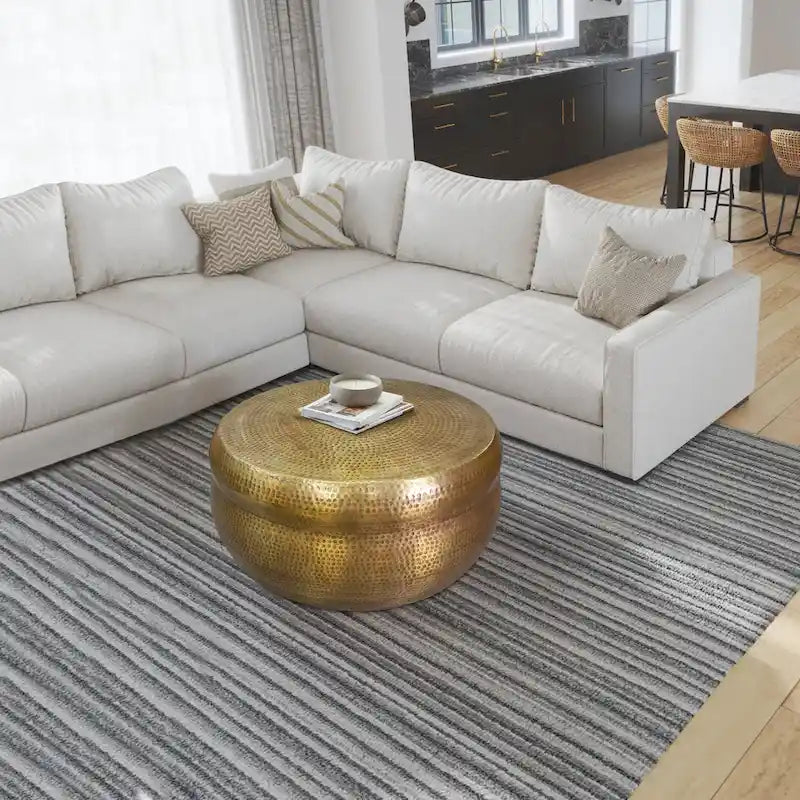 32 Zoll runder Couchtisch in Trommelform, handwerklich gefertigt, gehämmert und geprägt, Aluminium, Antik-Messing