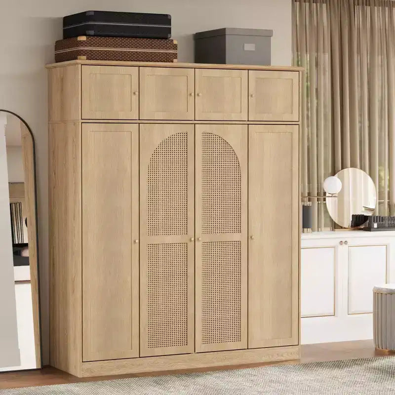 Grote kledingkast van 70.87 met 8 deuren, veel opbergruimte, kledingroede, verstelbare planken en decoratieve rotandeuren