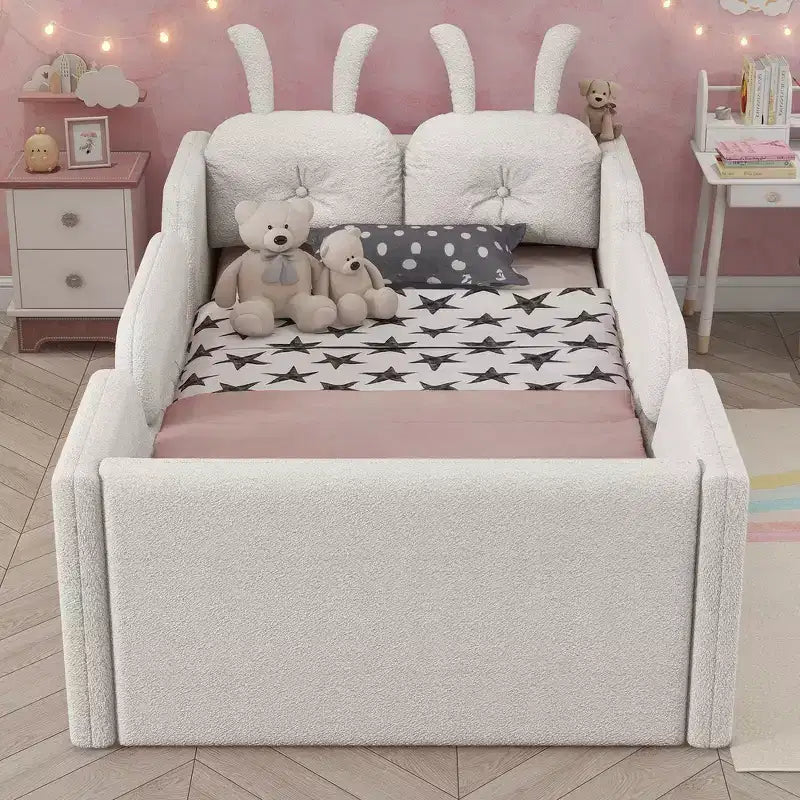 Lit plateforme simple Whisen, cadre de lit rembourré pour enfant au ras du sol avec coussin lapin et barrières latérales amovibles