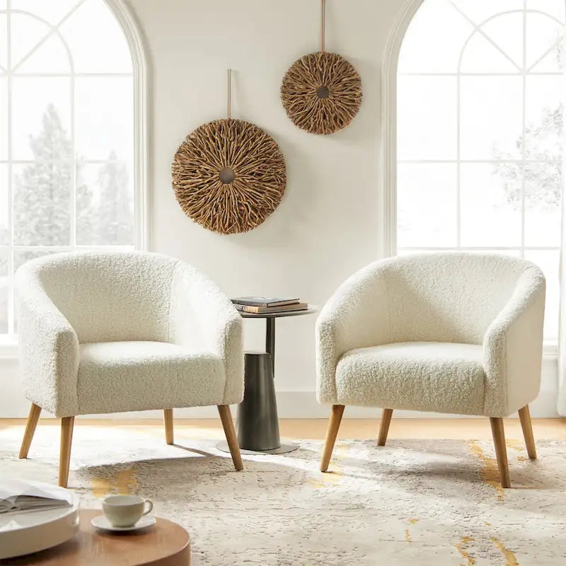 Set di 2 poltrone moderne Sheila da 30 W in bouclé con gambe in legno massello di HULALA HOME