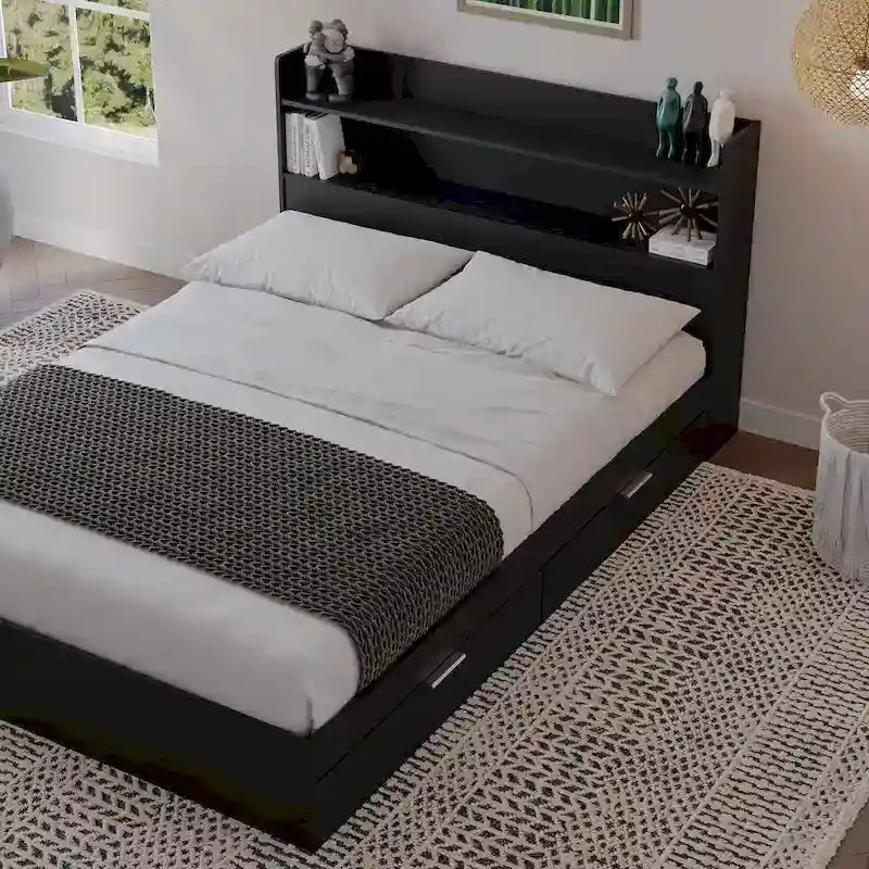 Letto con struttura a piattaforma Hunter con testiera