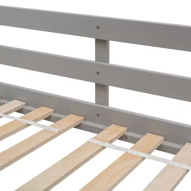 Letto a soppalco a forma di casetta per letto singolo, in legno, con scala e sponde di protezione per bambini