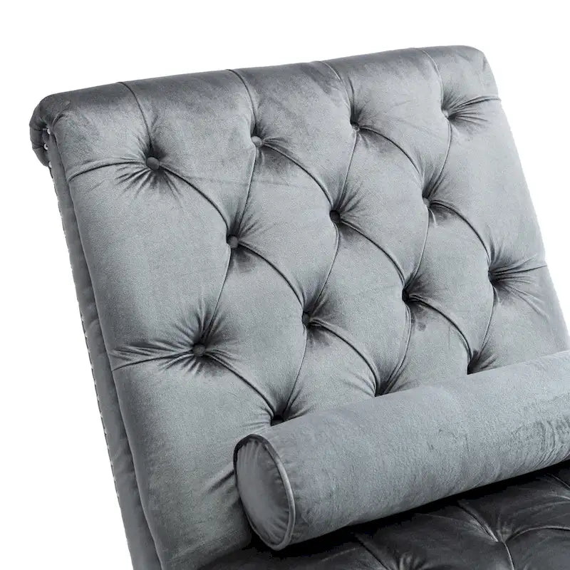 Gepolsterte Samt-Chaiselongue mit Knopfheftung, Liegefunktion, Kissen und Acrylfüßen