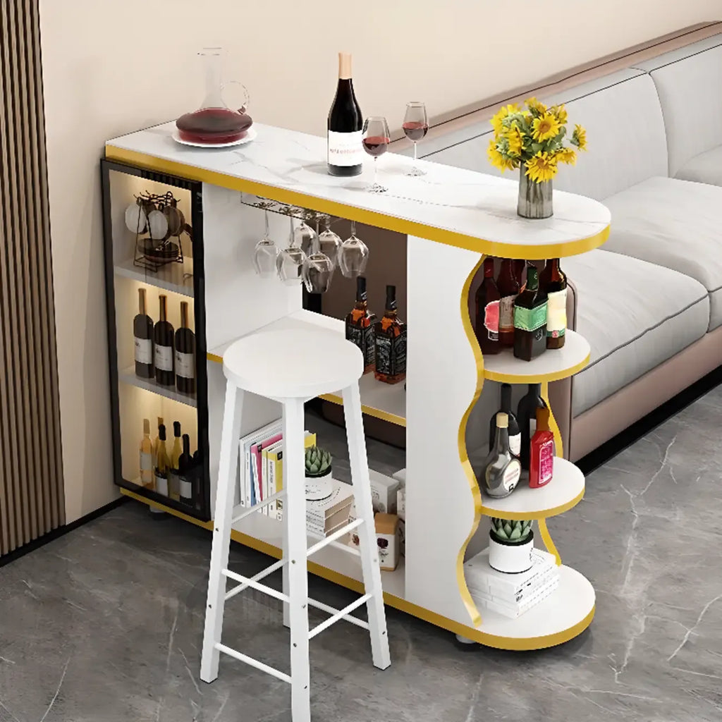 Tavolo da bar moderno dalla forma irregolare con piano in pietra e spazio contenitore per bar domestici
