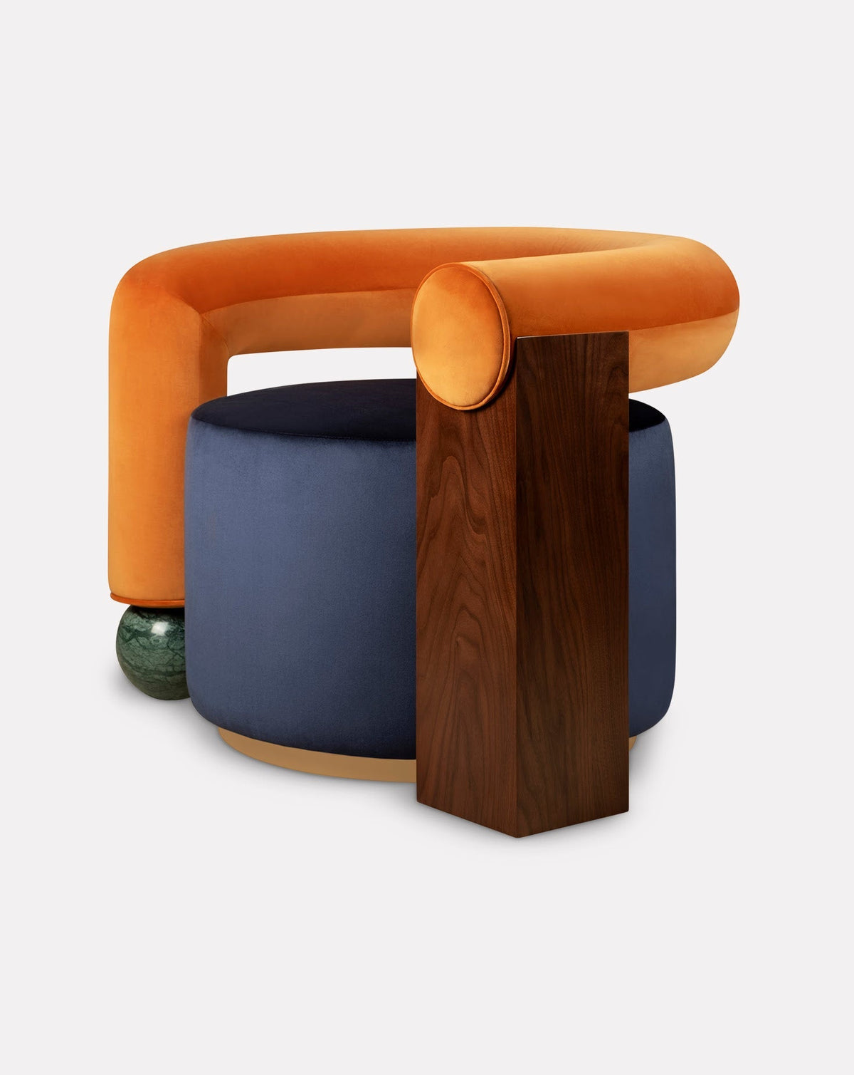 Fauteuil en velours à asymétrie géométrique et piètement en laiton II