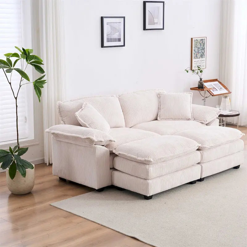 Modernes 2-Sitzer-Cordsofa mit 4 Stützkissen und 2 Hockern