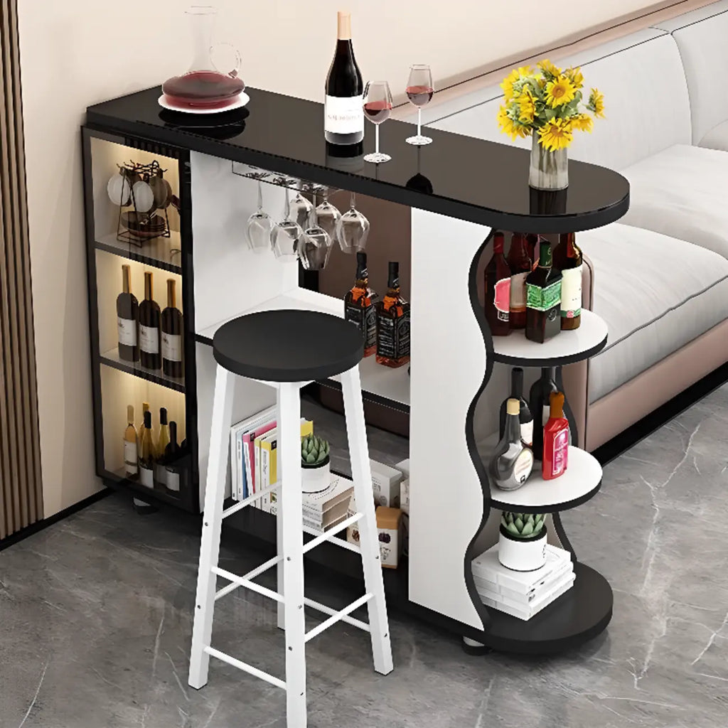 Tavolo da bar moderno dalla forma irregolare con piano in pietra e spazio contenitore per bar domestici