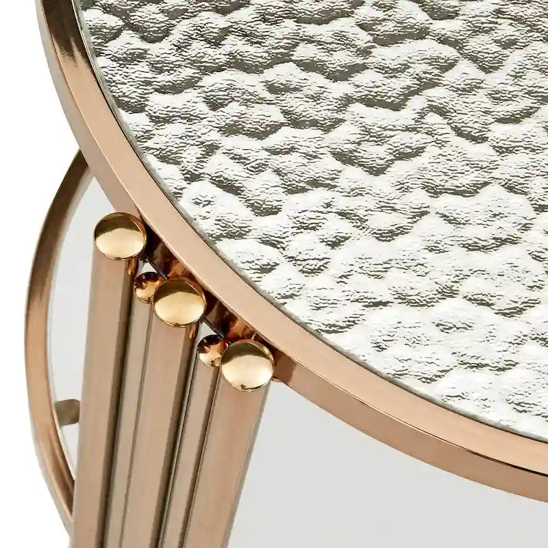 Tavolino Bruges di iNSPIRE Q Bold, finitura oro champagne, vetro testurizzato e ripiano