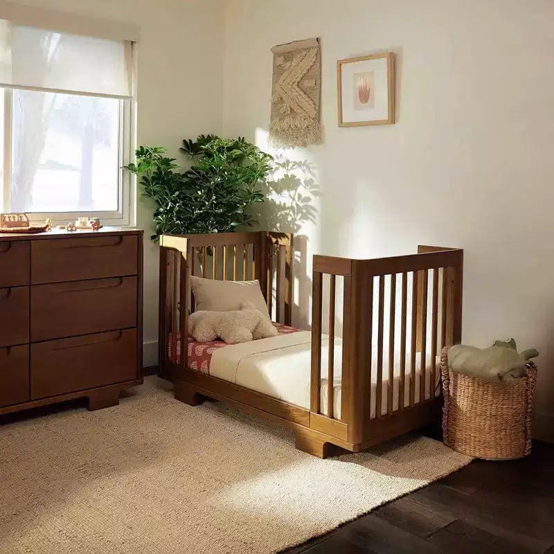 Lit bébé convertible Babyletto Yuzu 8-en-1 avec kits de conversion pour toutes les étapes