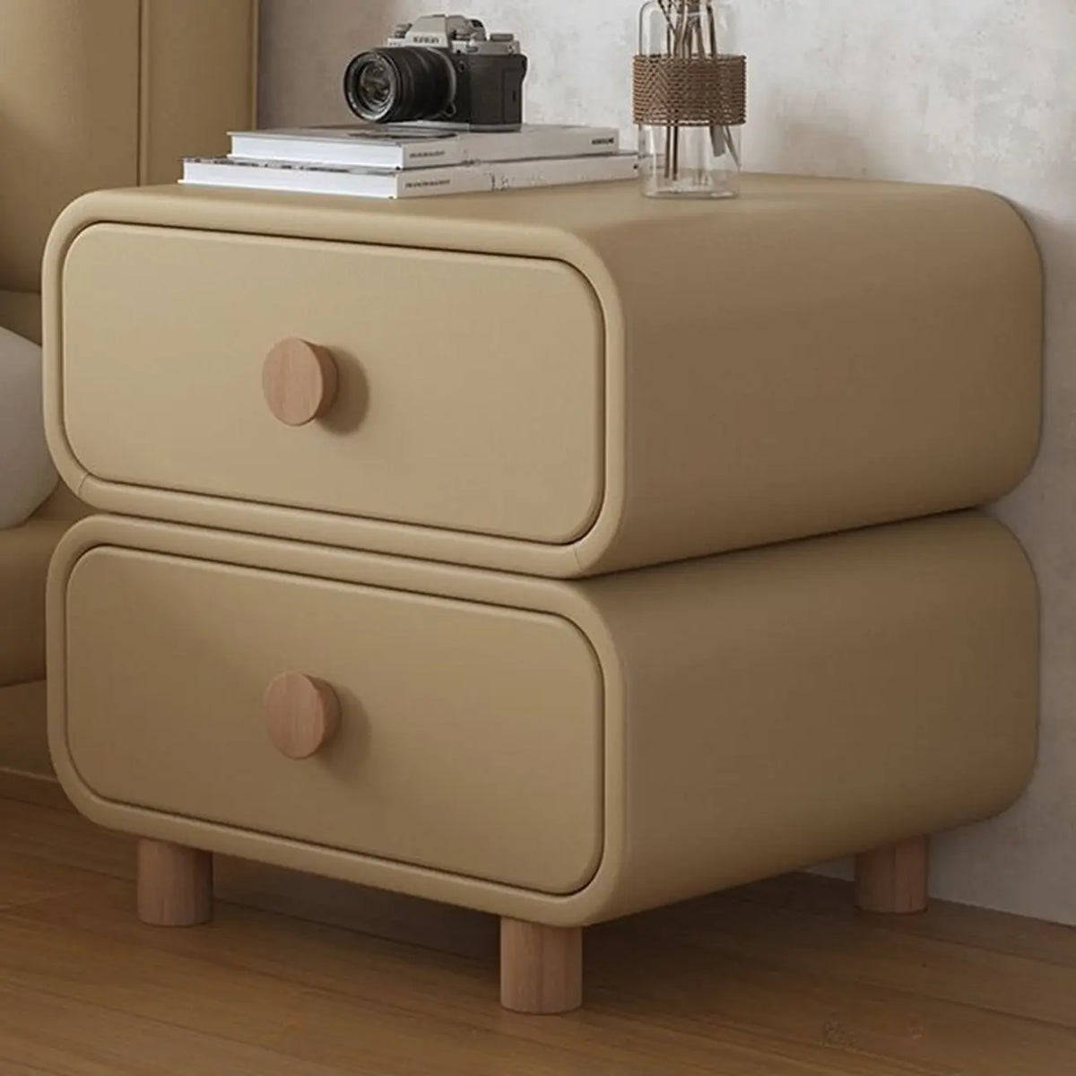Table de chevet scandinave en similicuir