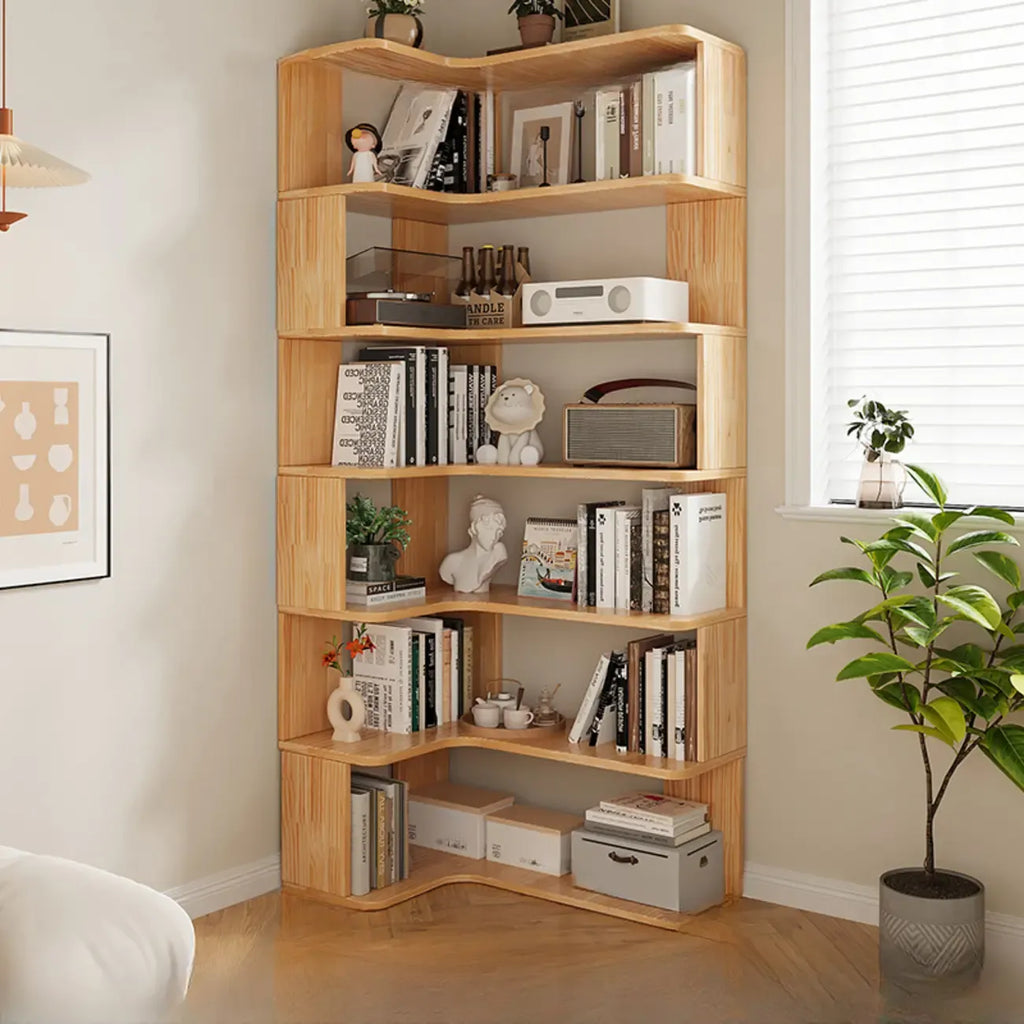Bücherregal aus vertikalem Holz in L-Form mit offener Rückseite und natürlicher Oberfläche