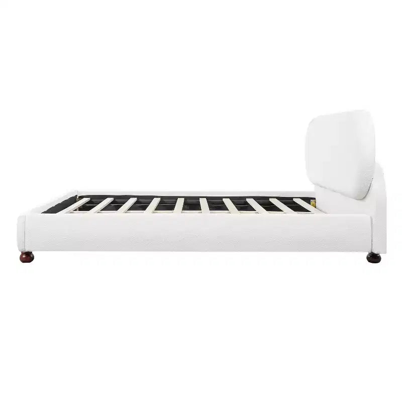 Letto moderno Christopher Knight Home Matteo in legno di rubberwood con rivestimento in tessuto bouclé
