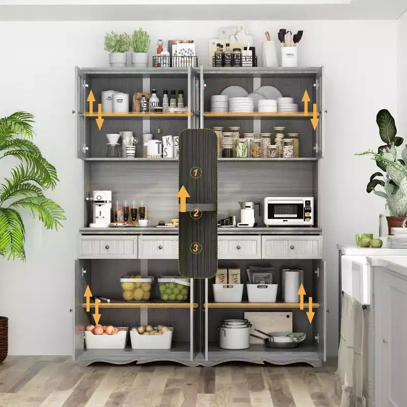 Famapy 61.2W grauer Aufbewahrungsschrank, Anrichte und Küchenschrank mit verziertem Sockel: eine Verbindung aus Eleganz und Funktionalität