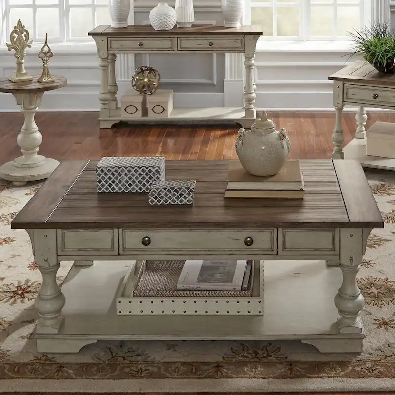 Table basse cocktail Morgan Creek blanc antique, accents brossés à fil ouvert couleur tabac