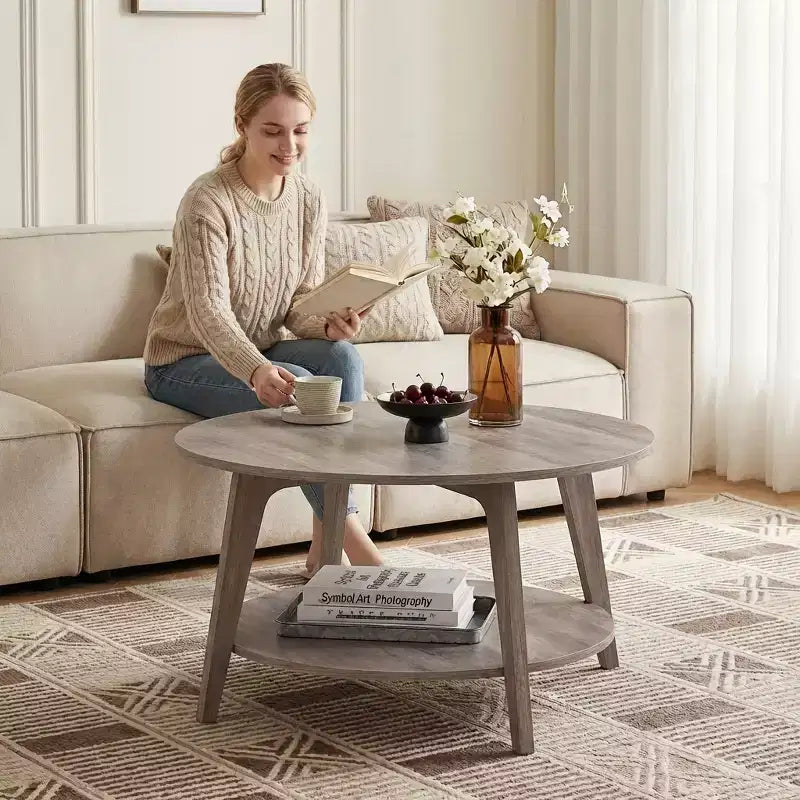 Runder Couchtisch in Honigbraun mit 2 Ablageebenen, Maße 31.5 x 17.7 Inches, ideal fürs Wohnzimmer