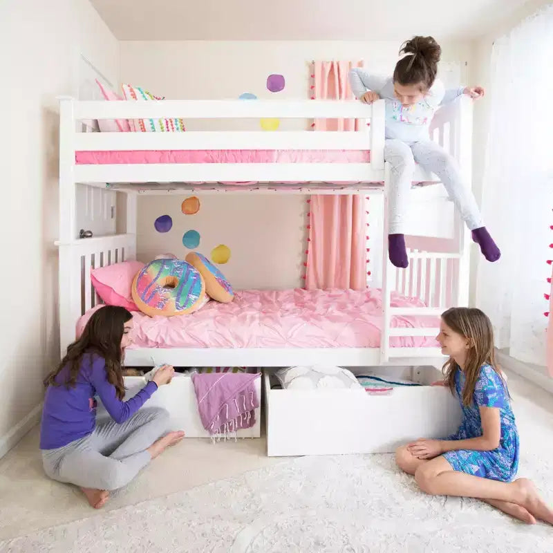 Letto a castello in legno massello per bambini, con due letti singoli sovrapposti e cassetti contenitori sotto il letto