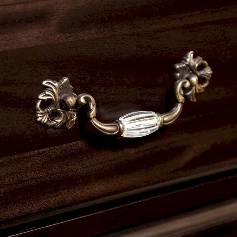 Vame set tradizionale da 2 pezzi con cassettiera a 9 cassetti e specchio, di Furniture of America