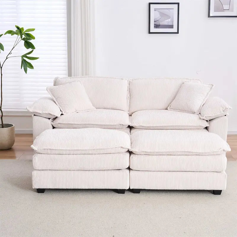 Modernes 2-Sitzer-Cordsofa mit 4 Stützkissen und 2 Hockern
