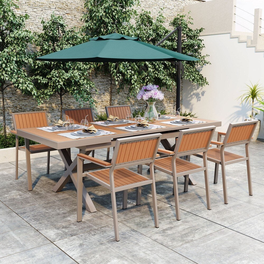 Set da pranzo da esterno moderno da 7 pezzi con sei sedie e un tavolo allungabile per il patio