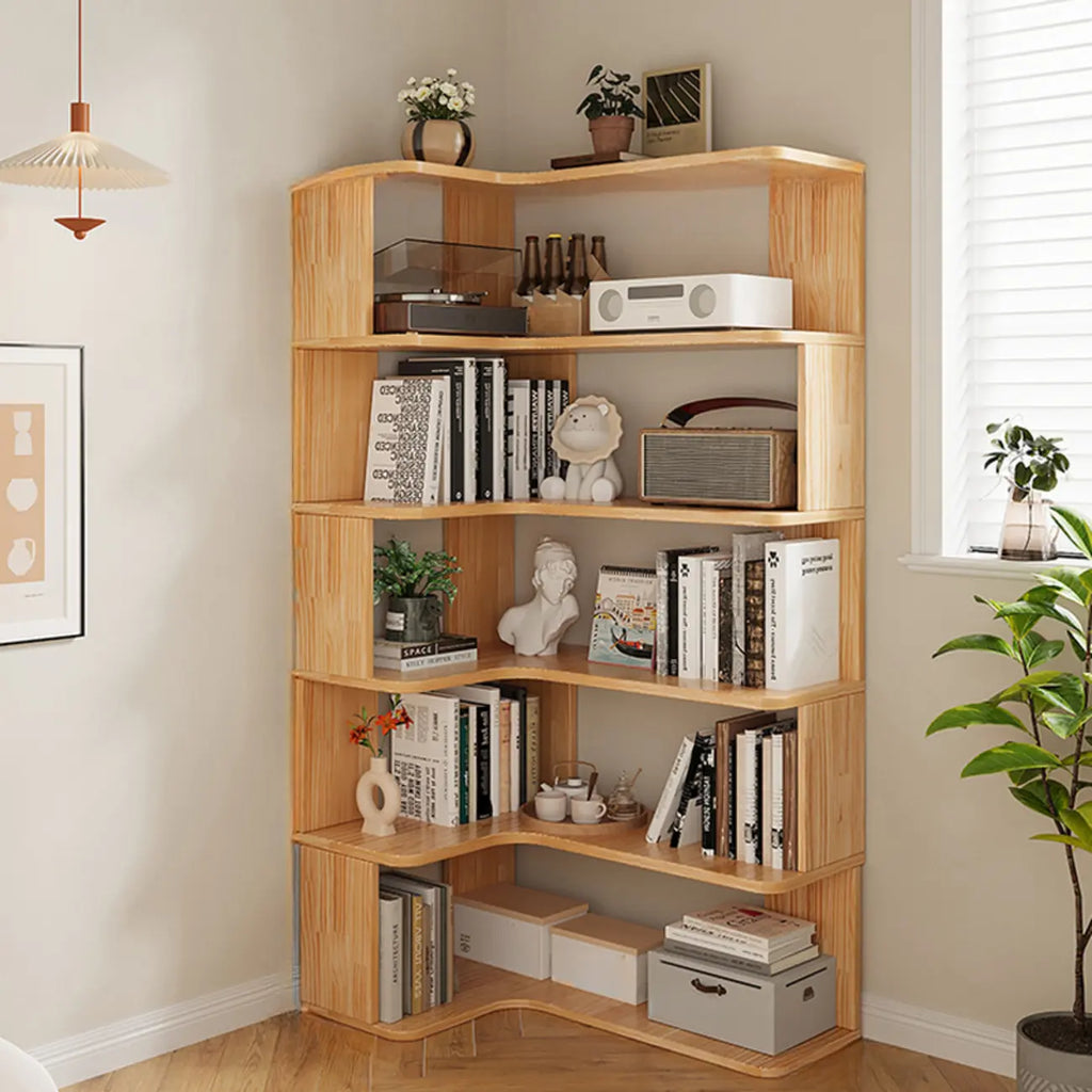 Bücherregal aus vertikalem Holz in L-Form mit offener Rückseite und natürlicher Oberfläche