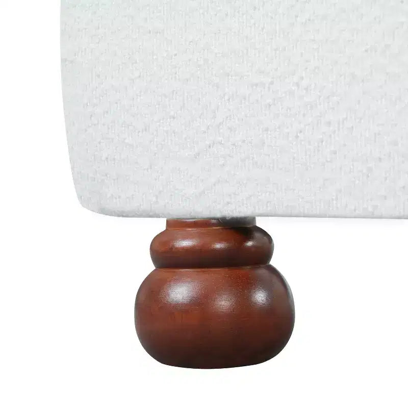 Letto moderno Christopher Knight Home Matteo in legno di rubberwood con rivestimento in tessuto bouclé