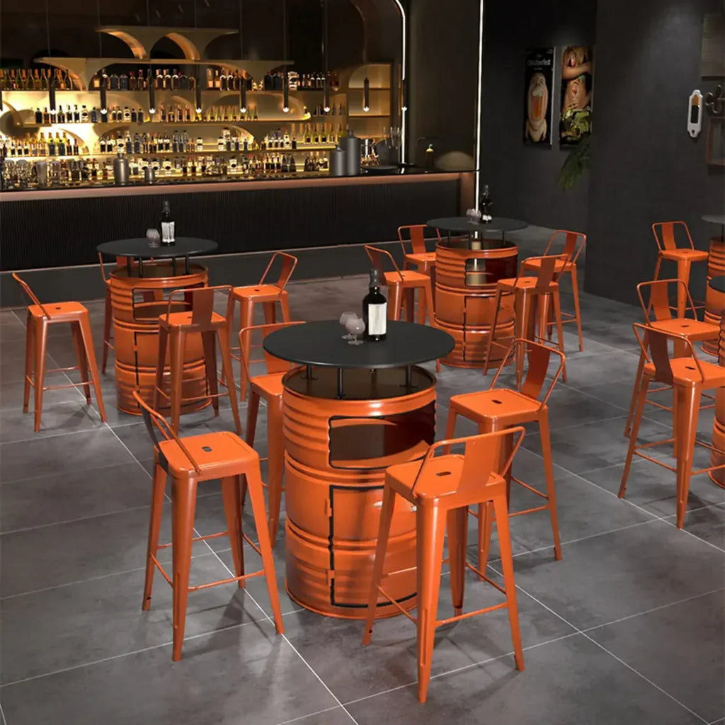 Tavolini da bar industriali in metallo nero e arancione a forma di bidone, con contenitore