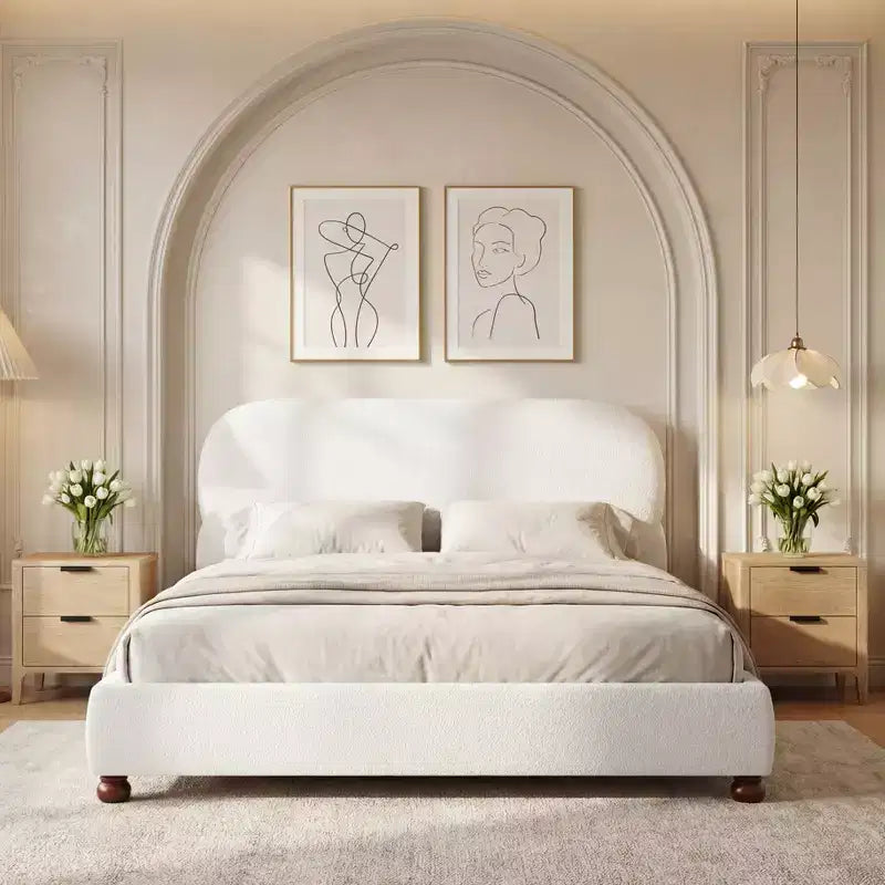 Letto moderno Christopher Knight Home Matteo in legno di rubberwood con rivestimento in tessuto bouclé