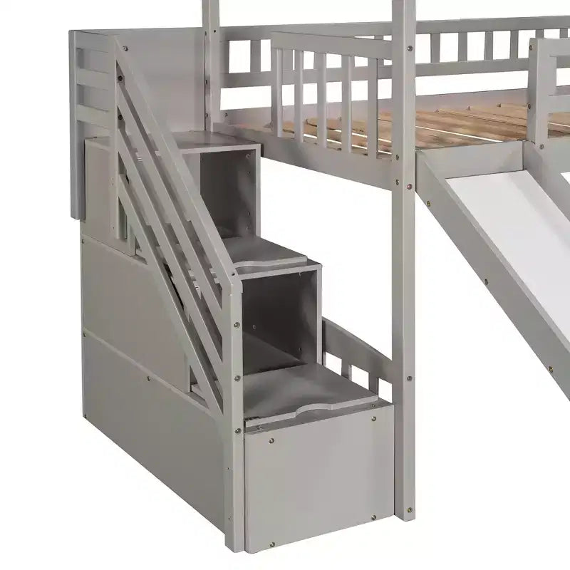 Halfhoogslaper in de vorm van een huis met glijbaan en trap, met opbergladen, houten hutbed voor kinderen en peuters