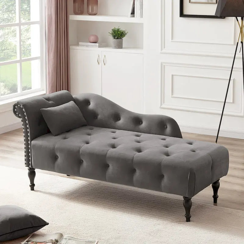 Moderne Chaiselongue, 60.6, mit Samtbezug, Knopfheftung, Beinen aus Massivholz und Ziernägeln