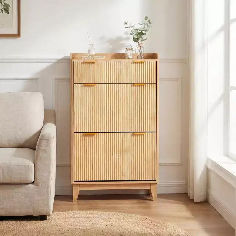 Meuble à chaussures étroit cannelé pour entrée  Organiseur moderne et étroit pour couloir avec 2 portes, étagères réglables, solution de rangement compacte pour la maison