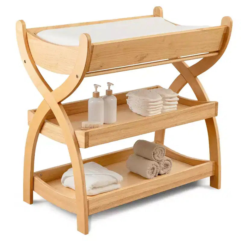 Fasciatoio Comfy Cubs - struttura robusta in legno, stile intramontabile e due ripiani aperti per gli accessori del neonato