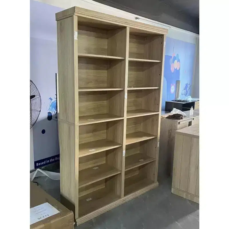 Libreria completamente aperta a doppia fila, imballata in un cartone, realizzata in pannelli PB + MDF